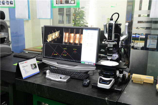 M&aacute;quina CNC车间5